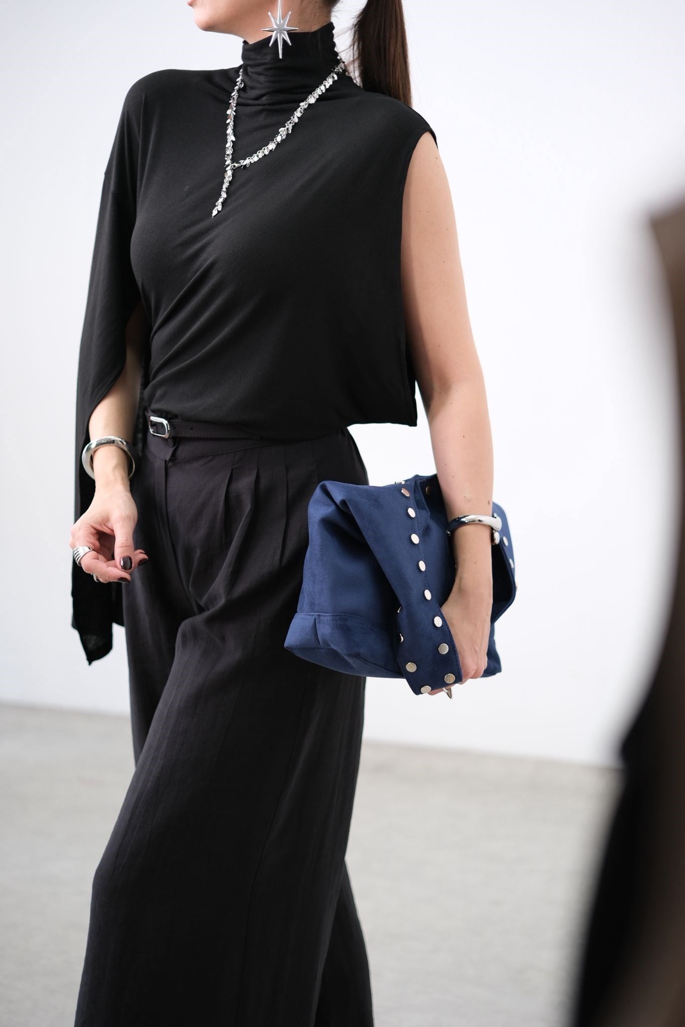 CELİNE TEK OMUZ SİYAH BLUZ