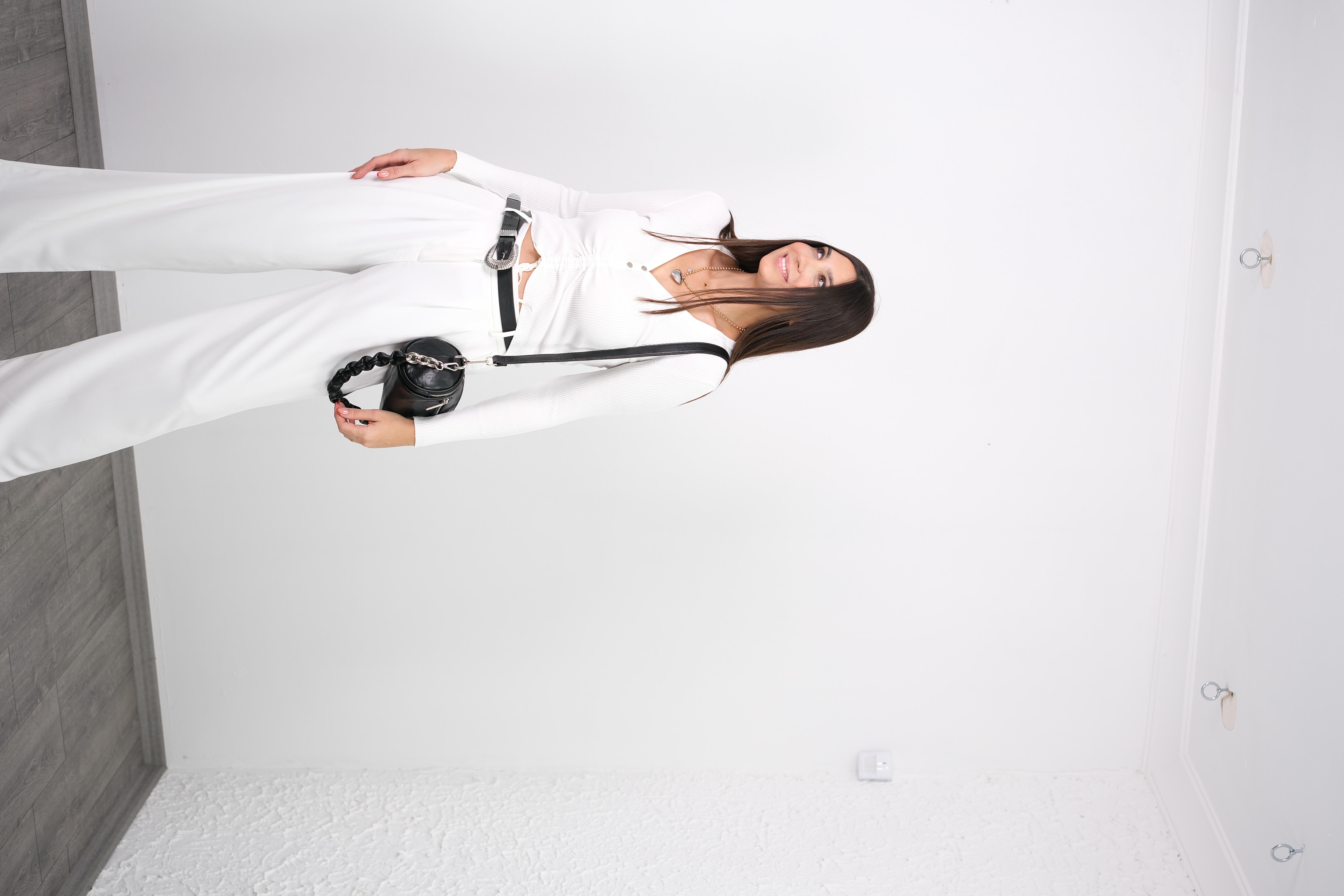 COKE BEYAZ TRİKO BÜZGÜLÜ BLUZ