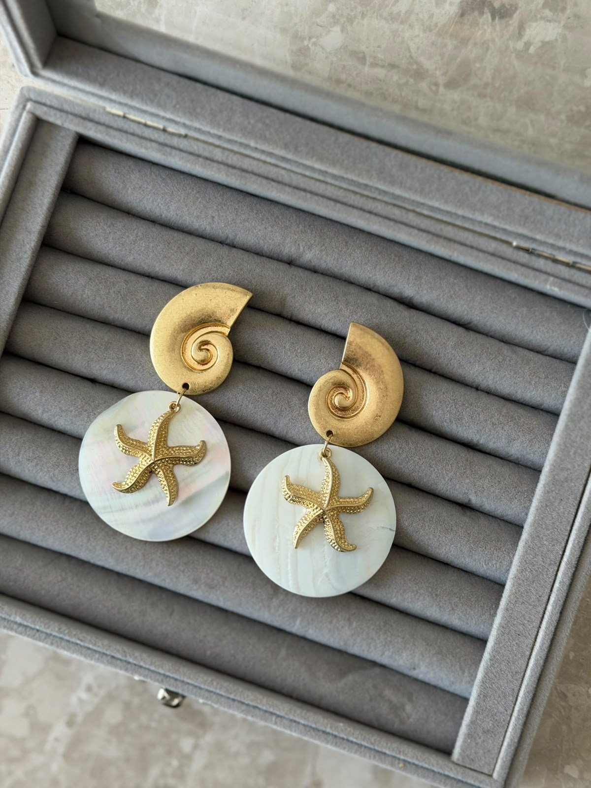 DENİZ YILDIZI SEDEFLİ GOLD KÜPE