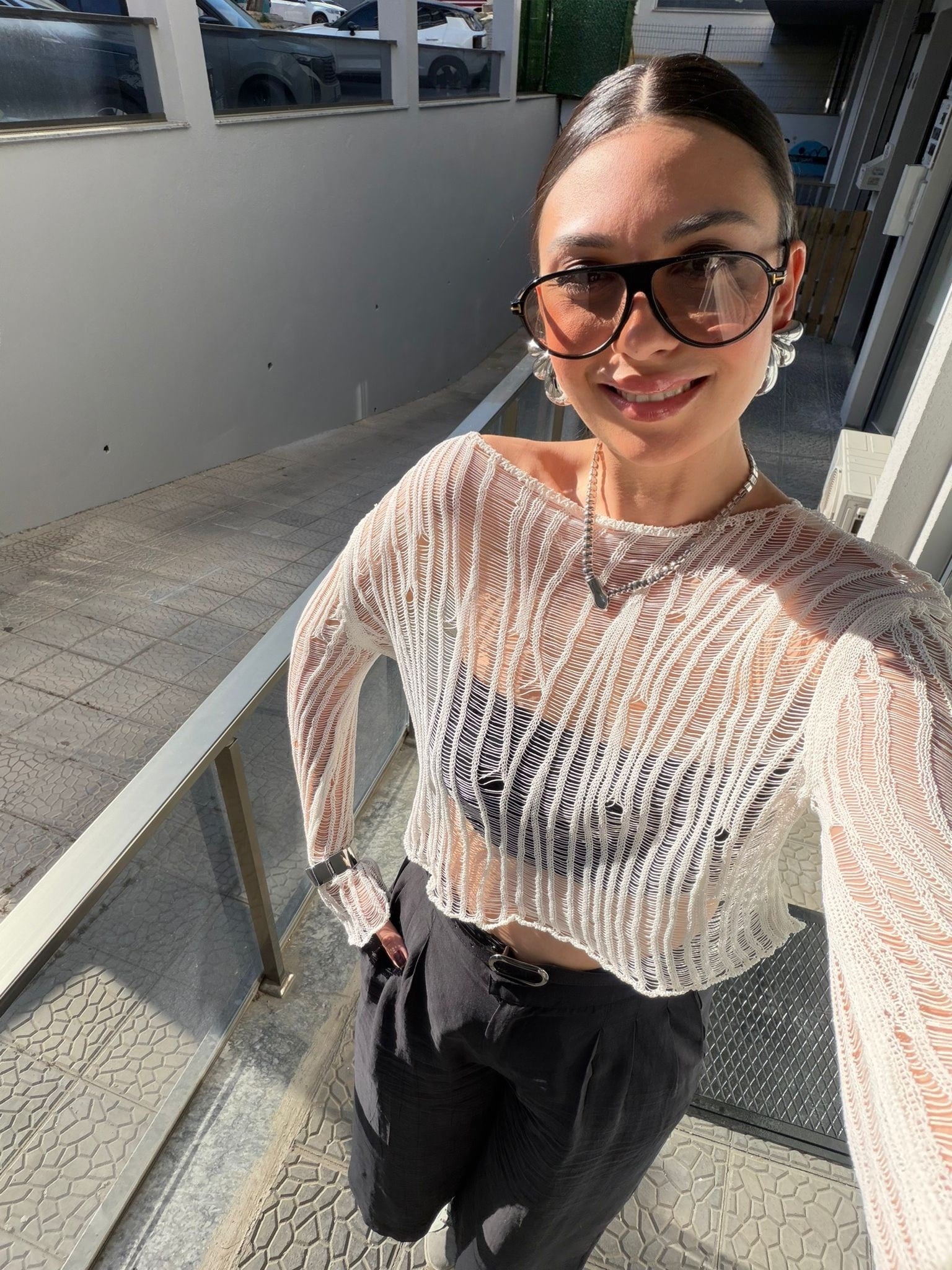 FLOŞ AJURLU BEYAZ BLUZ