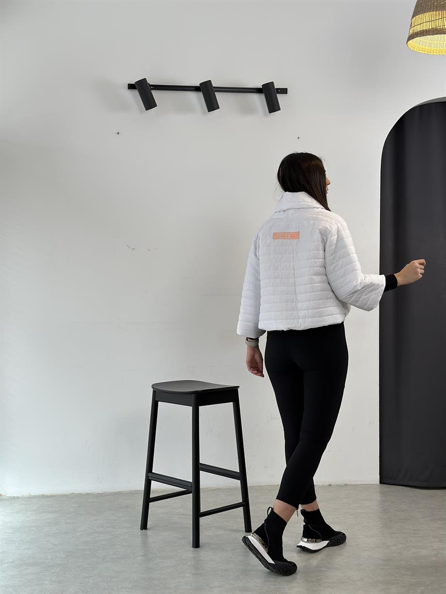 GİMLİ BEYAZ KAPİTONE CEKET