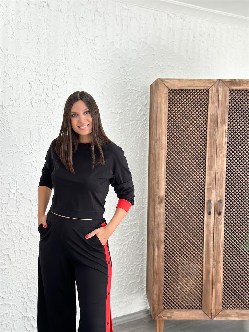 JOSE KIRMIZI DETAYLI SİYAH BLUZ