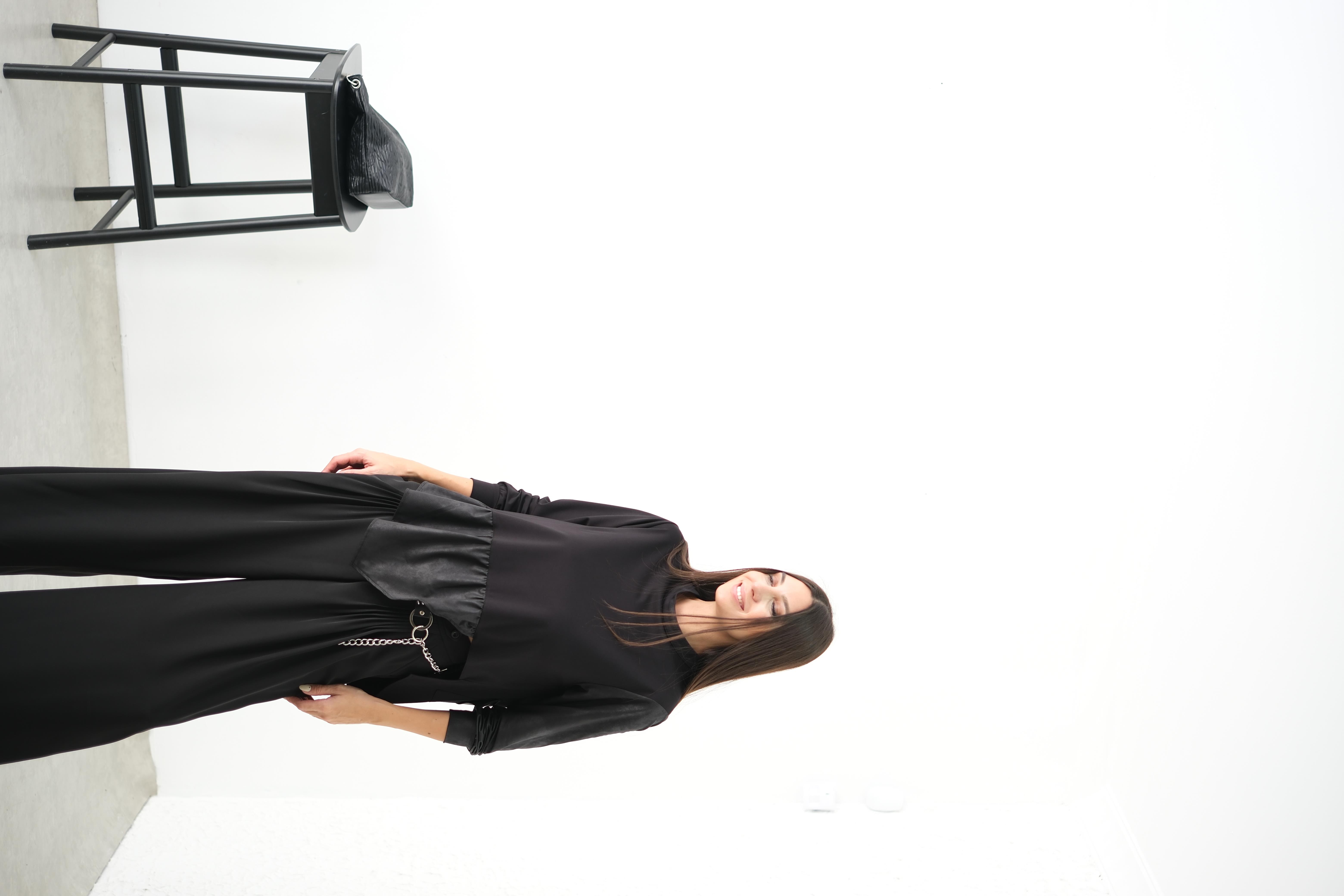 KEVİN DERİ DETAYLI SİYAH BLUZ