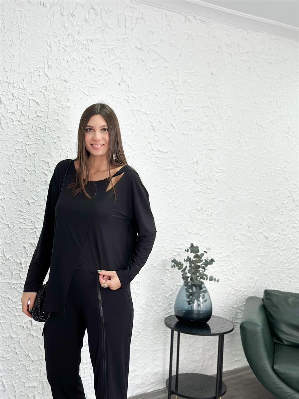 KULİO SİYAH OMUZ DETAYLI BLUZ