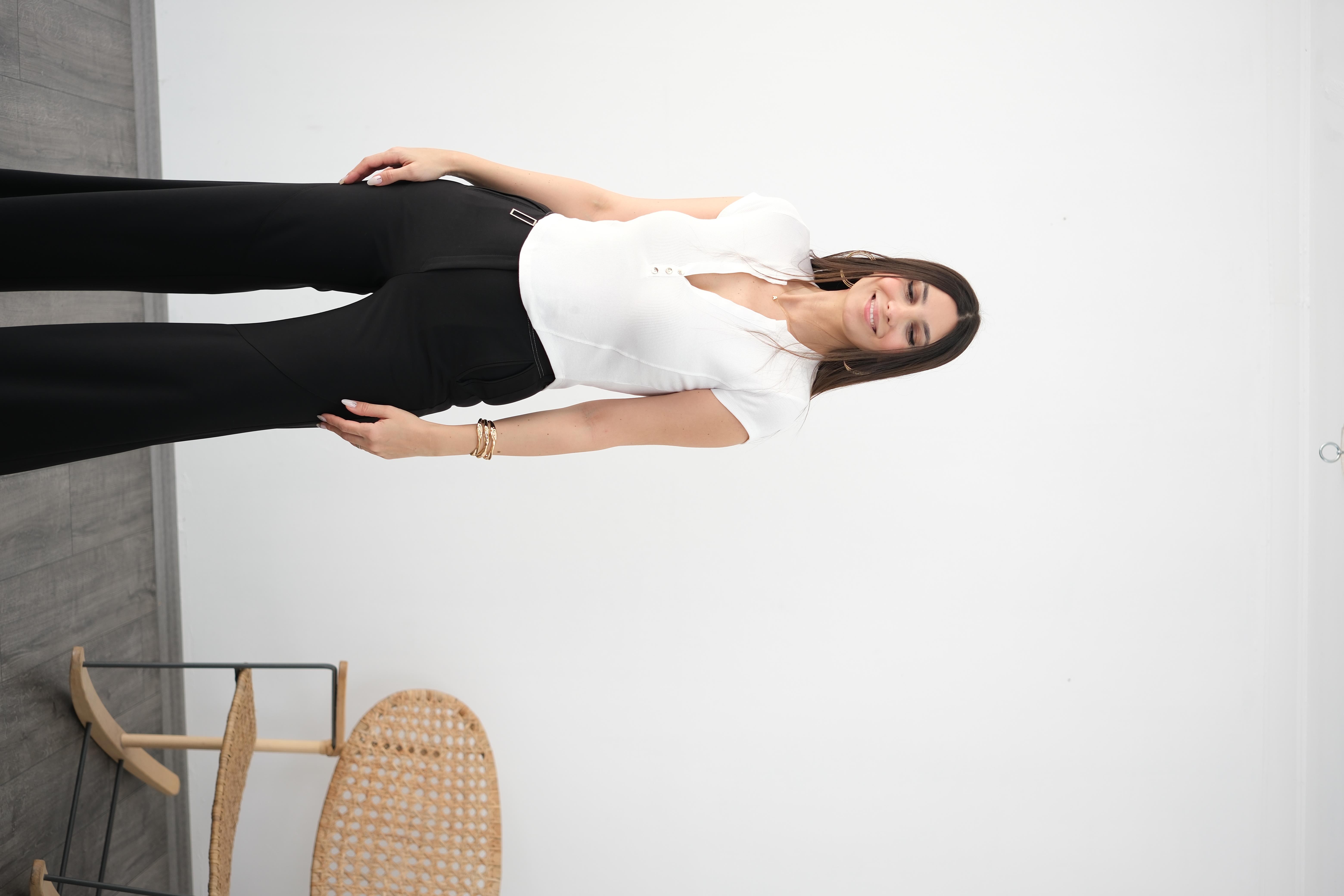 LOLA DÜĞMELİ BEYAZ BLUZ