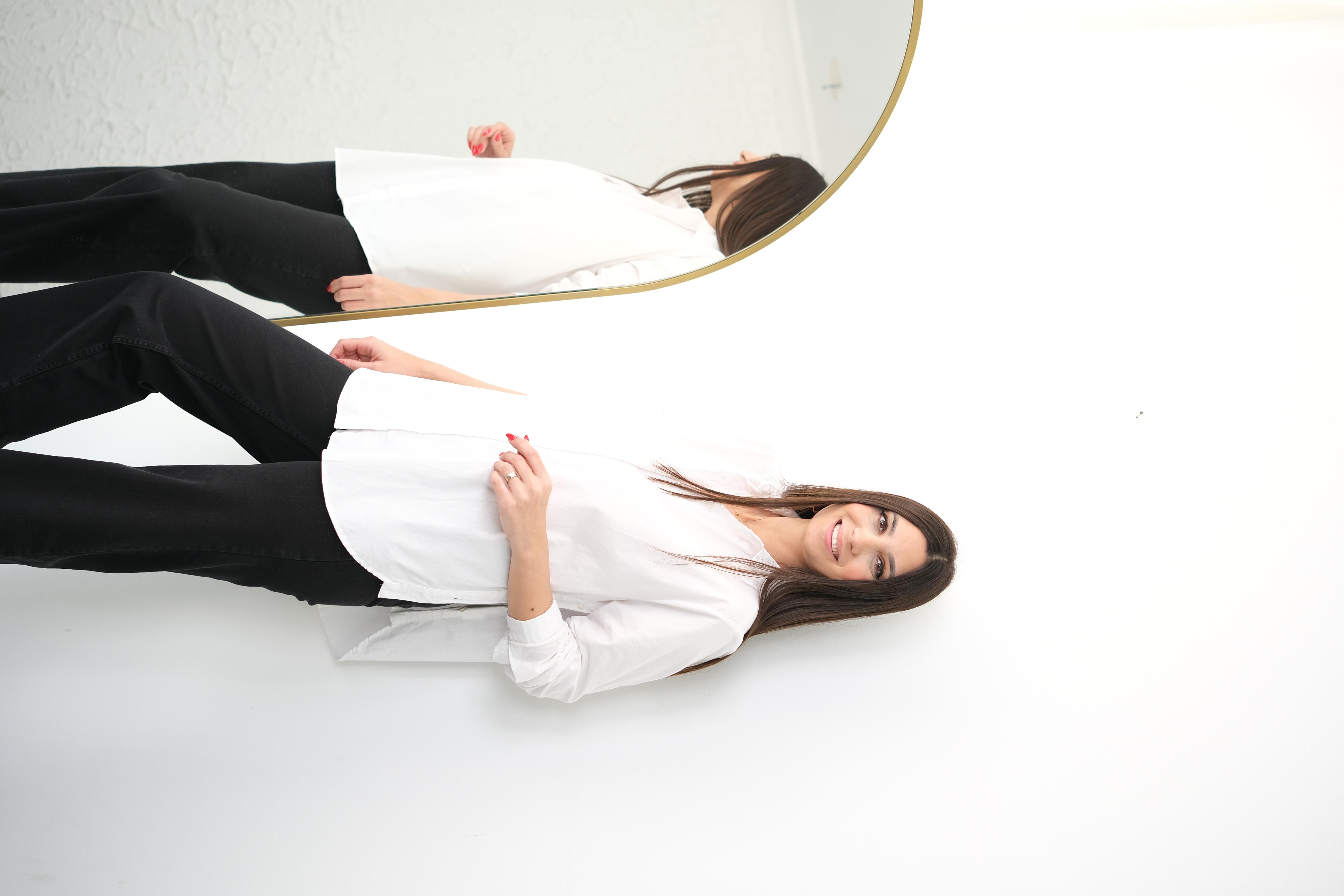 MİRA YAN DÜĞMELİ BEYAZ GÖMLEK