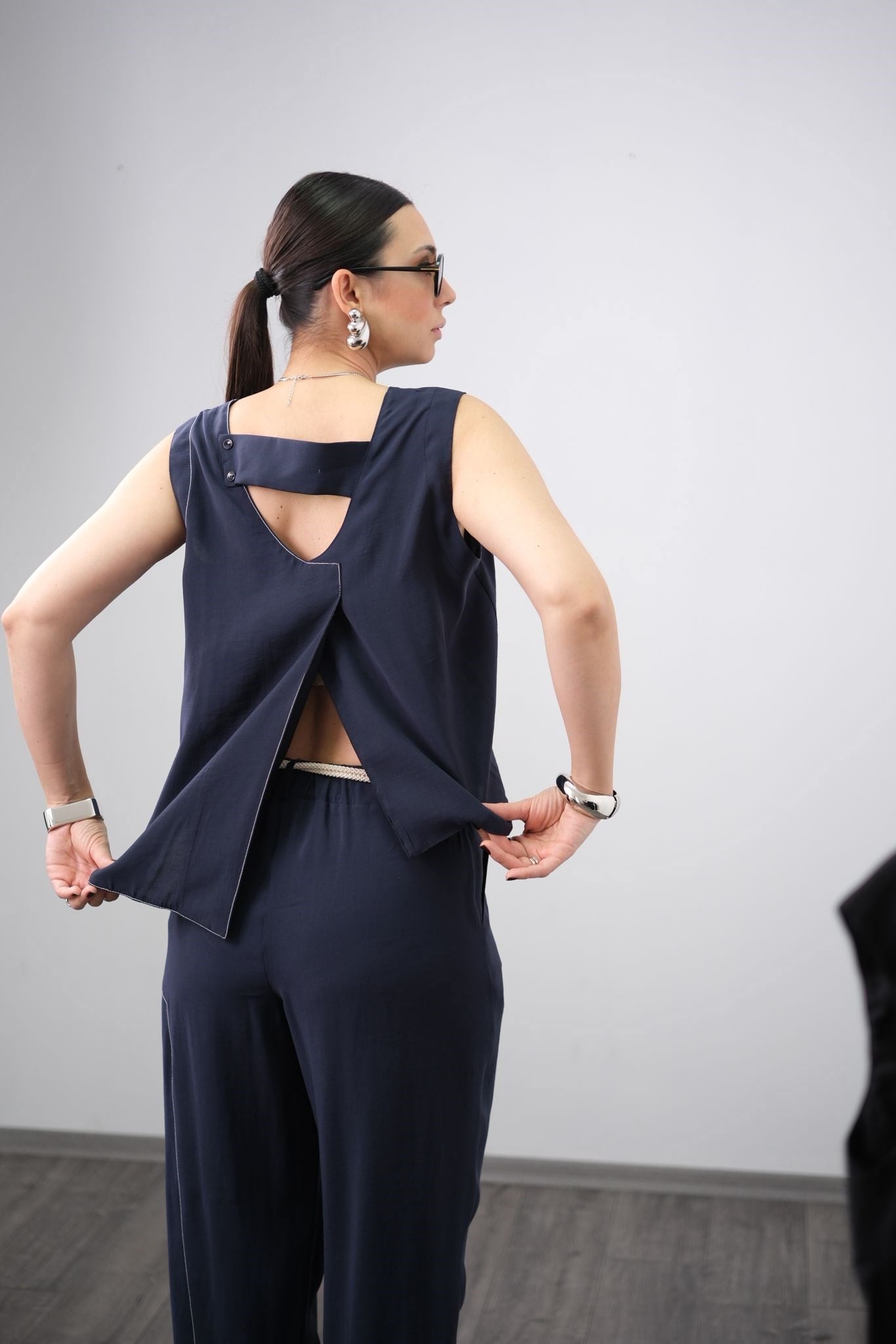 NARO SIRT DETAYLI İNDİGO BLUZ