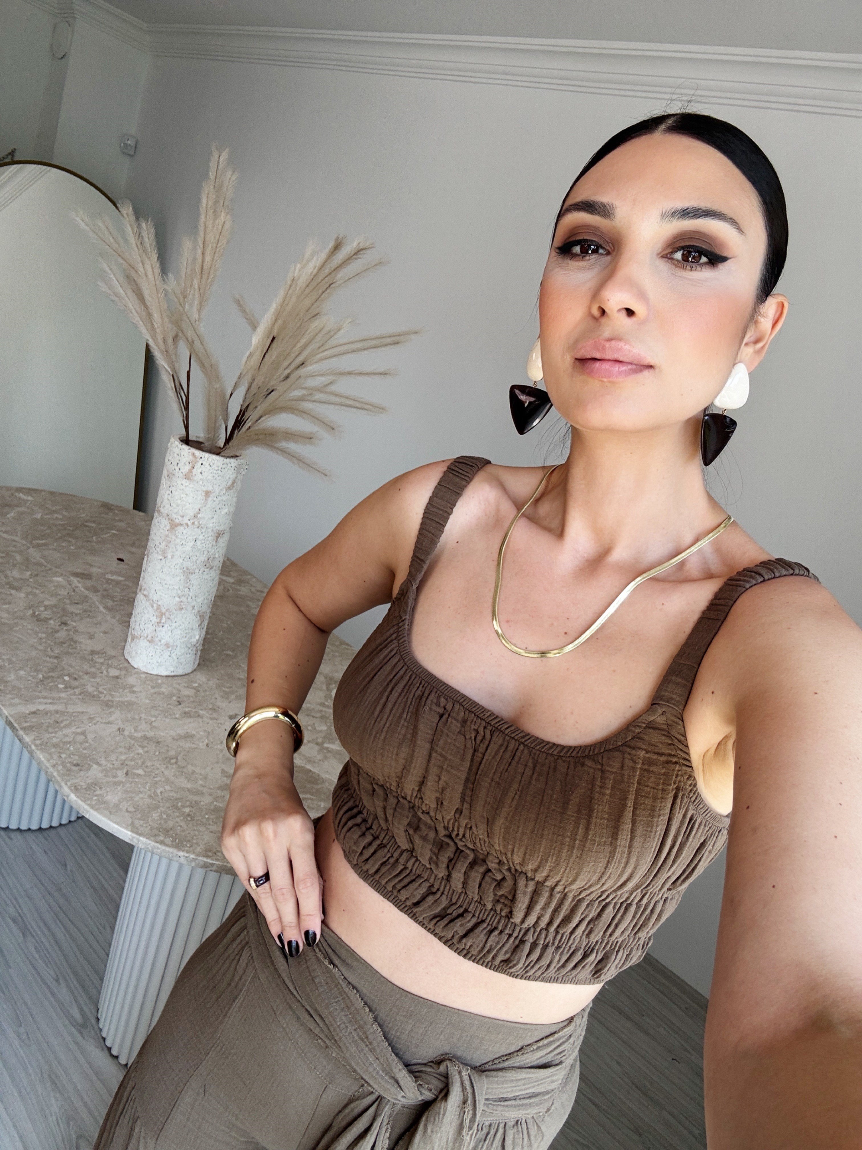 NİLS BÜZGÜ DETAYLI KAHVE CROP