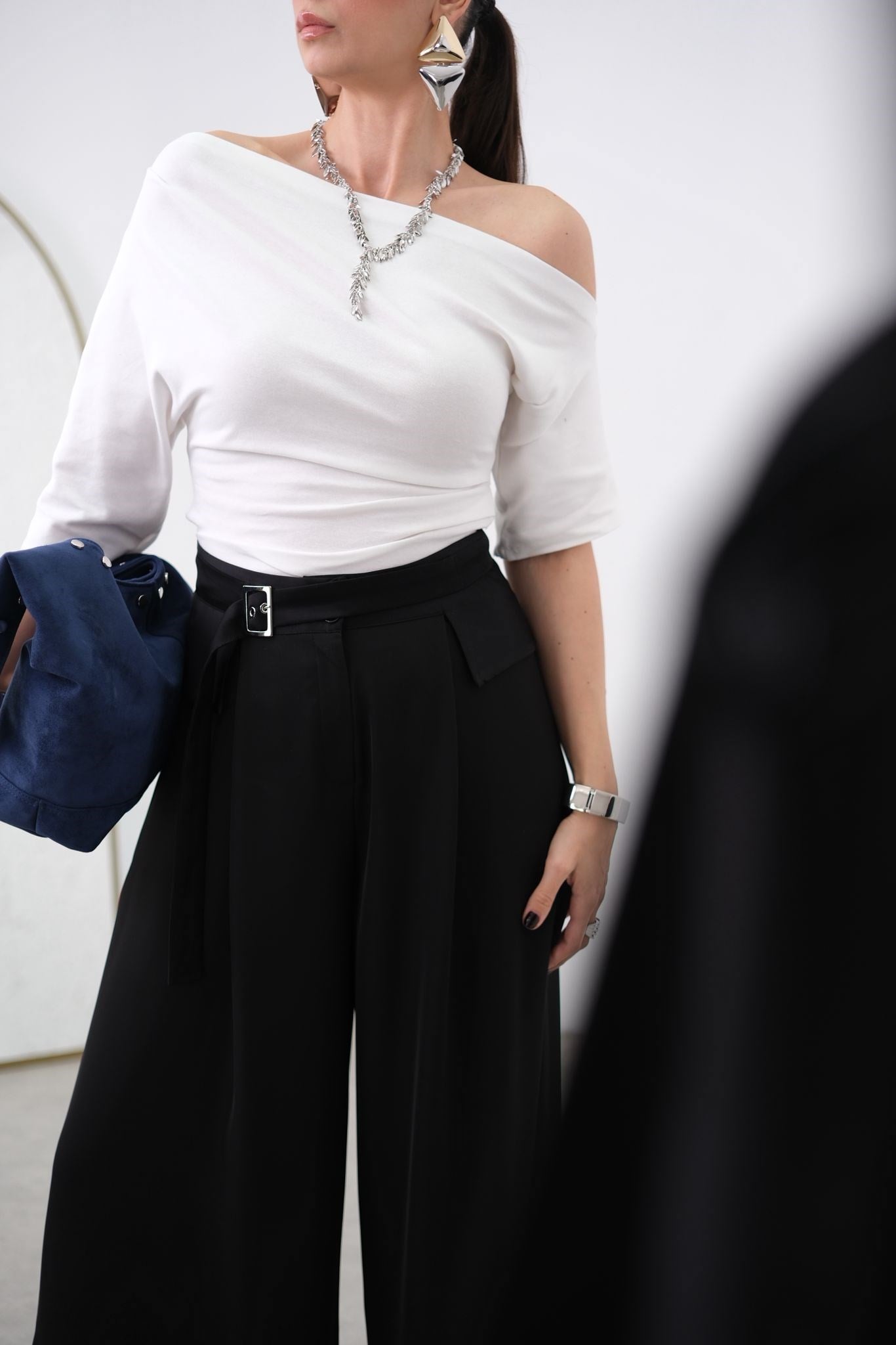 NİSSY YANDAN DRAPELİ BEYAZ BLUZ