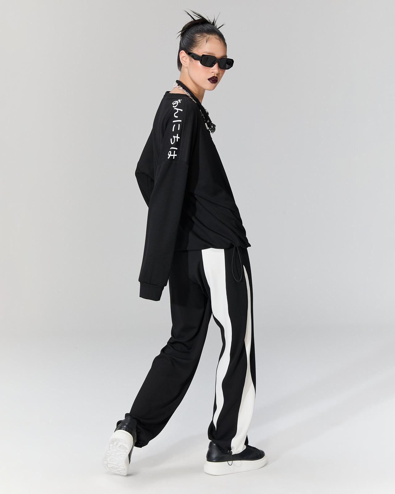 OLTA SİYAH TASARIM SWEATSHIRT