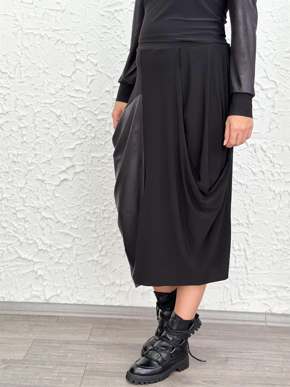 ORKA SİYAH TASARIM ETEK