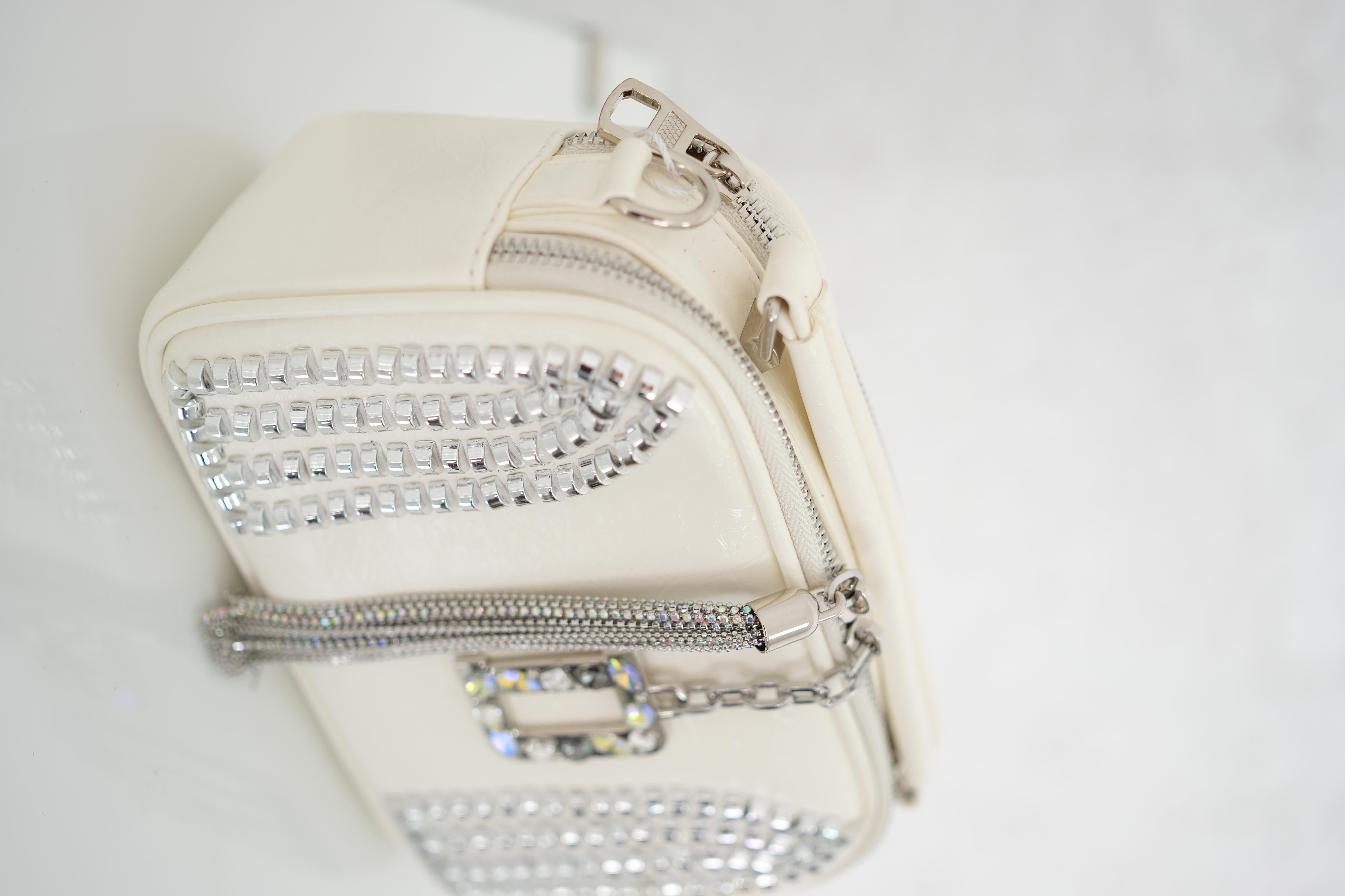 OSCAR BEYAZ TAŞLI ÇANTA