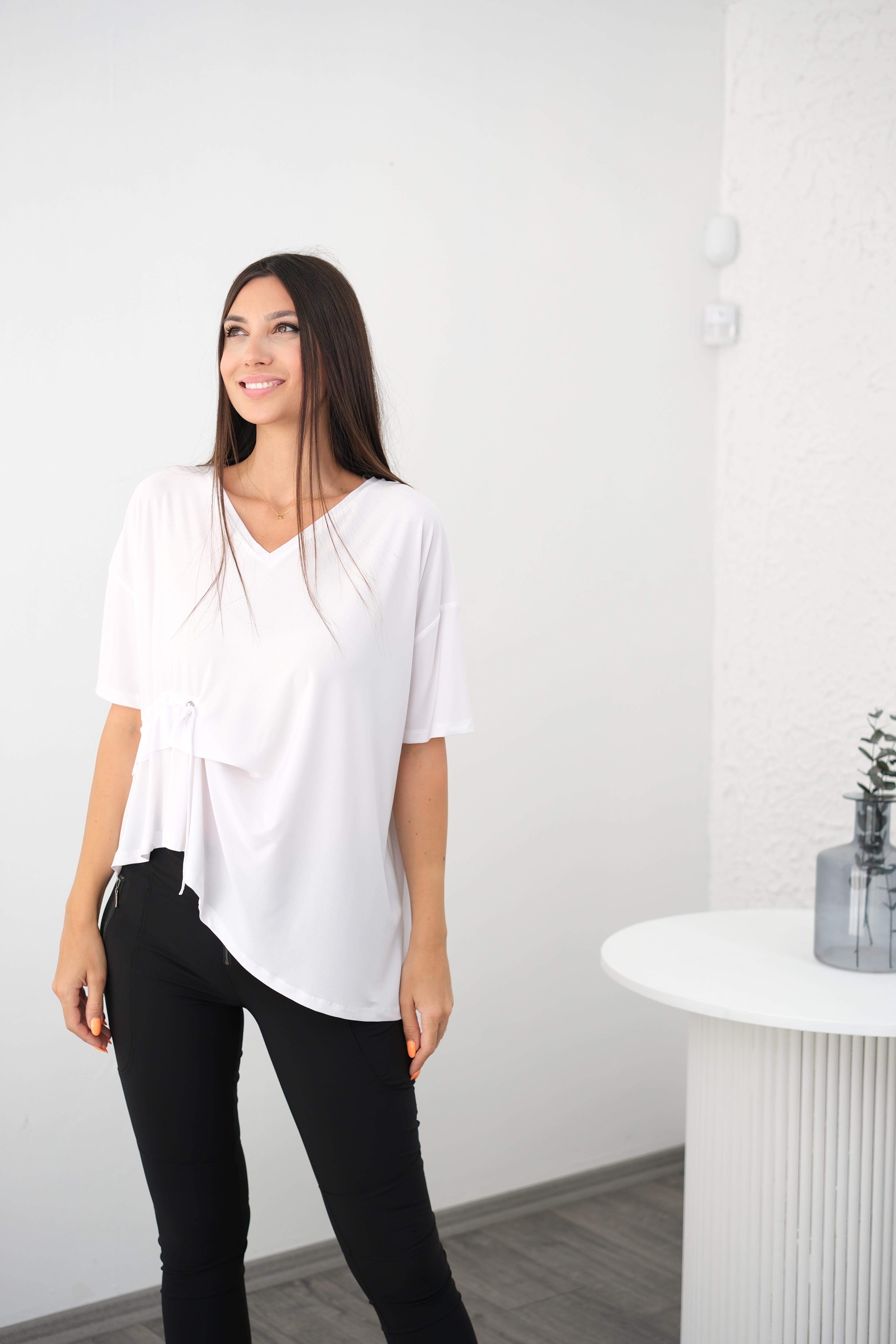 PAKE BÜZGÜ DETAYLI BEYAZ BLUZ