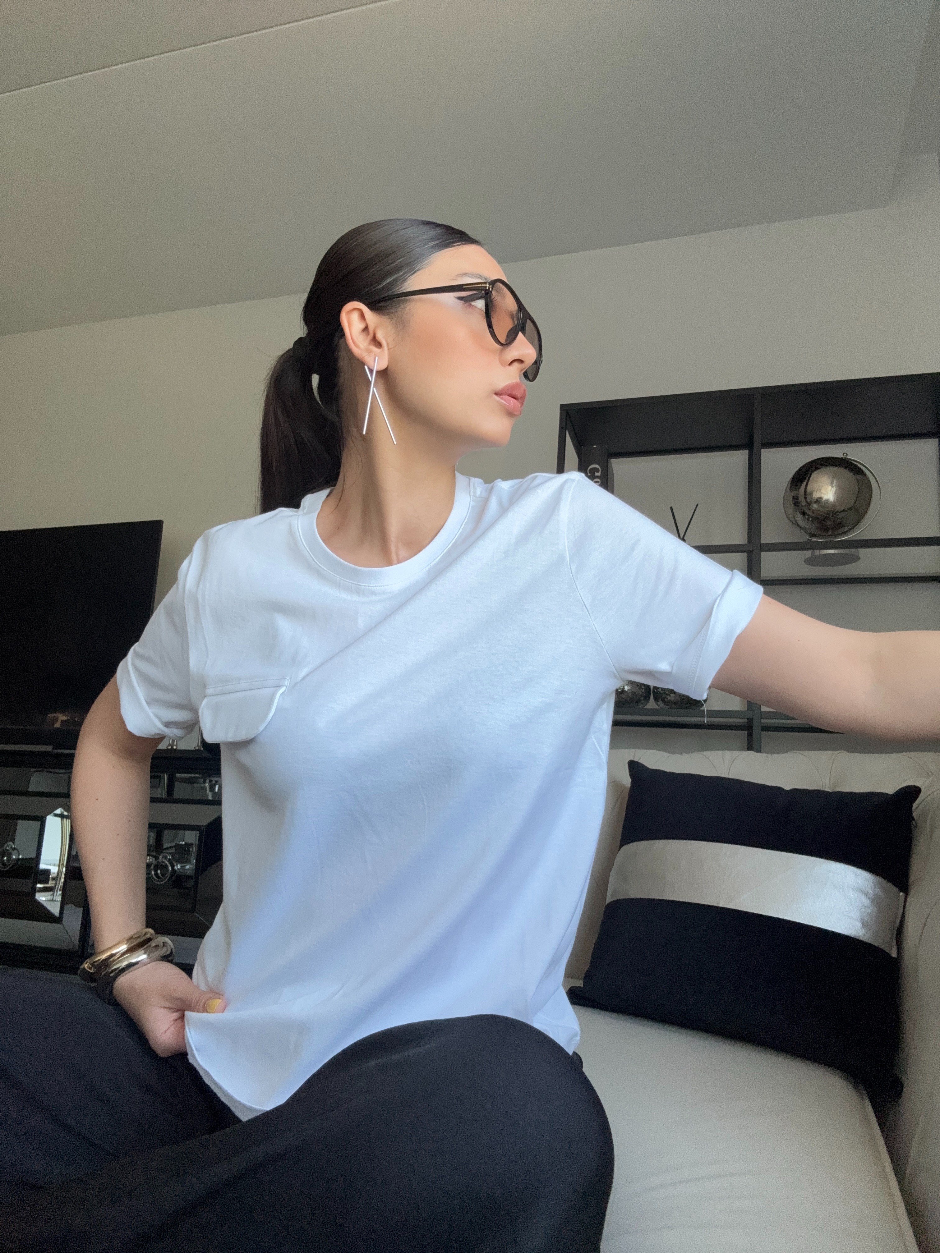 PİNNY SÜS CEPLİ BEYAZ THSIRT