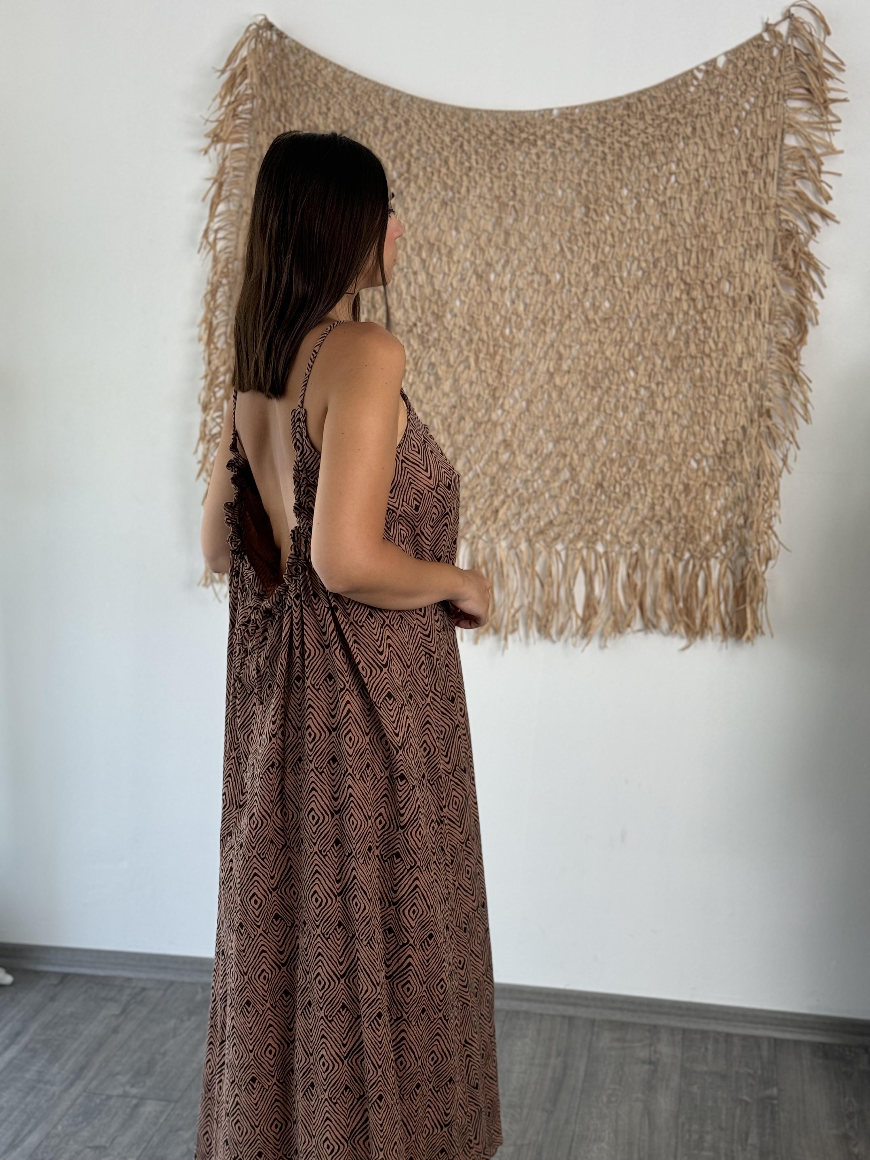 PİRGA ASKILI DESENLİ MOCHA ELBİSE