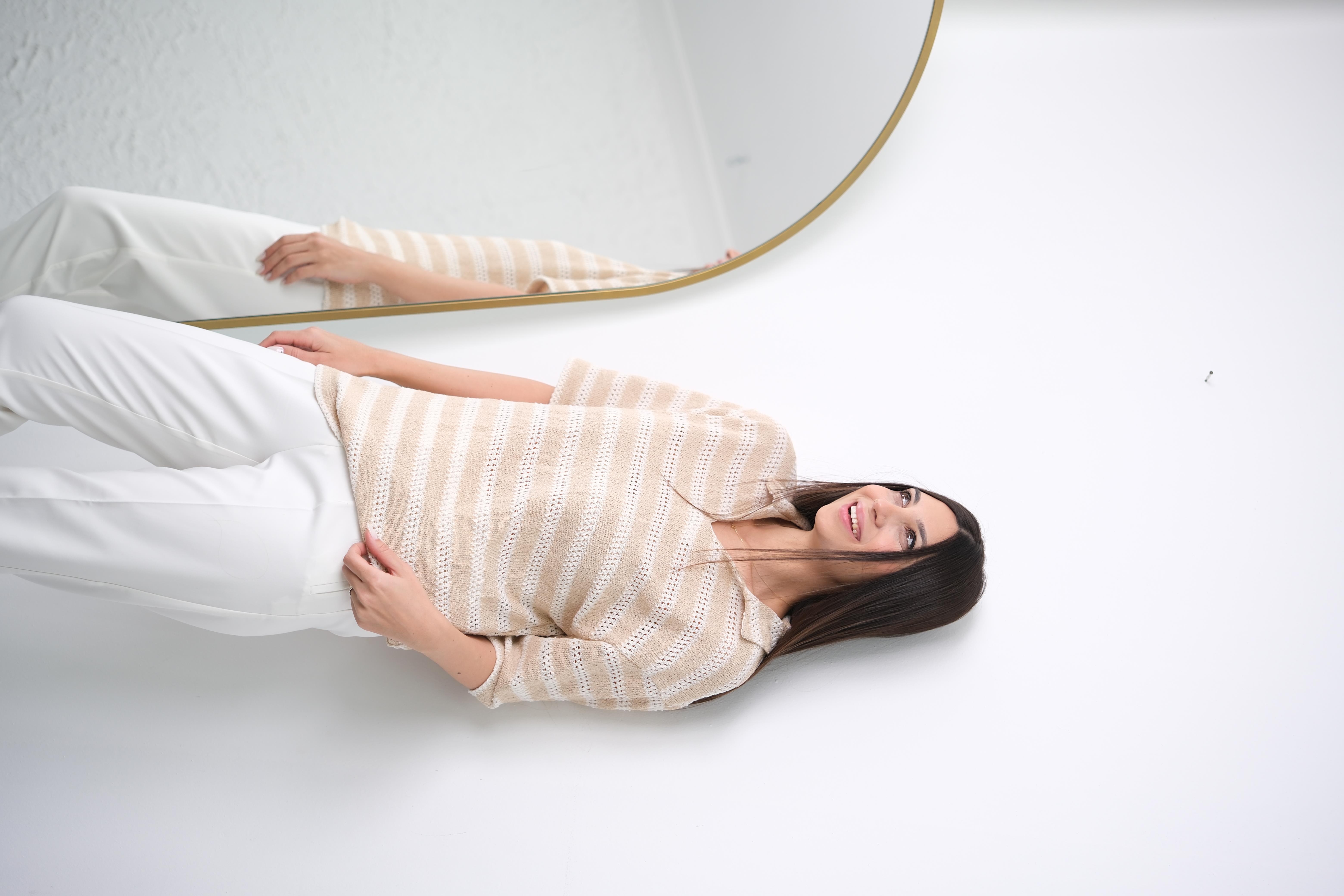 POLA V YAKA KREM ÇİZGİLİ BLUZ