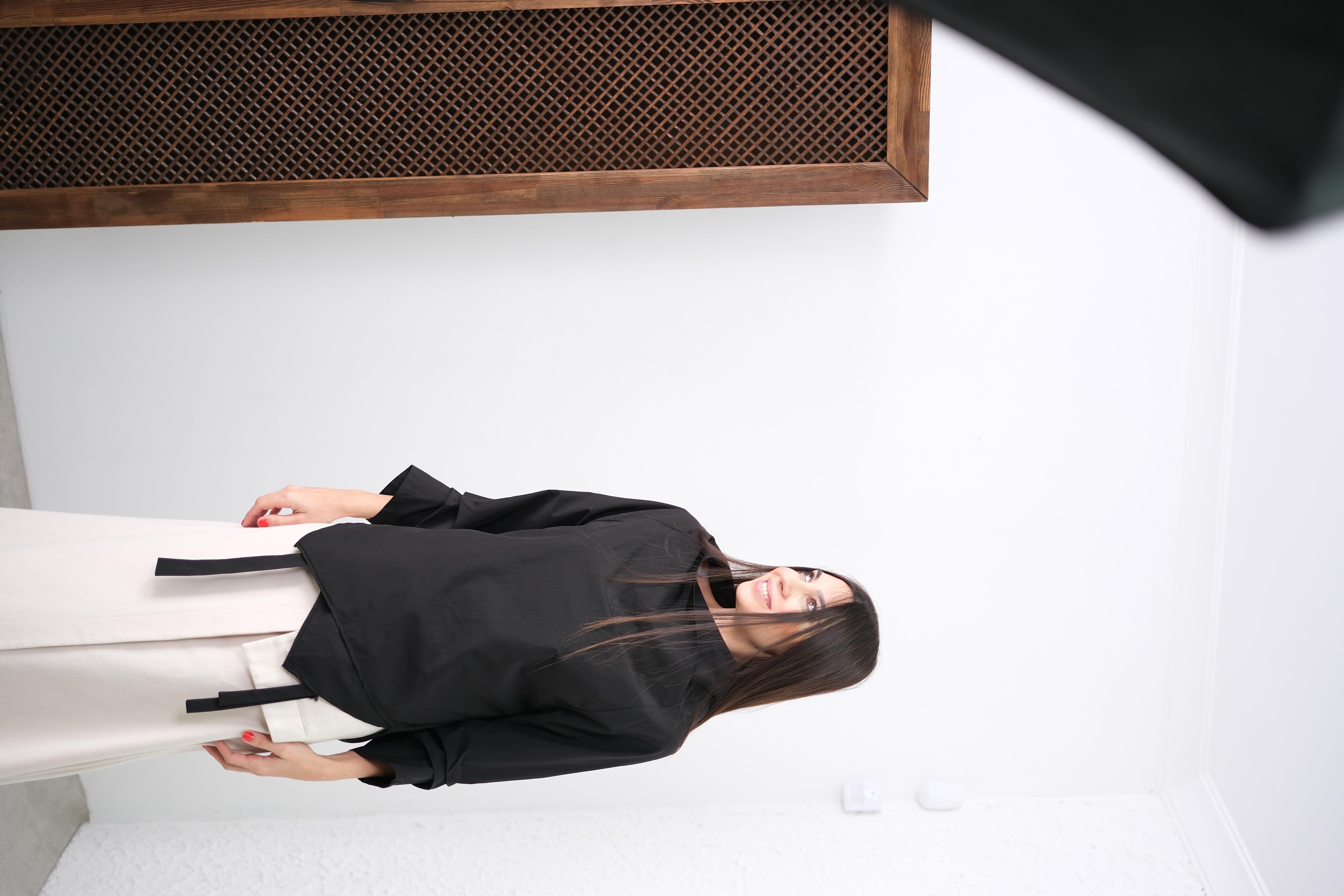 POLLY KOL DETAYLI SİYAH BLUZ