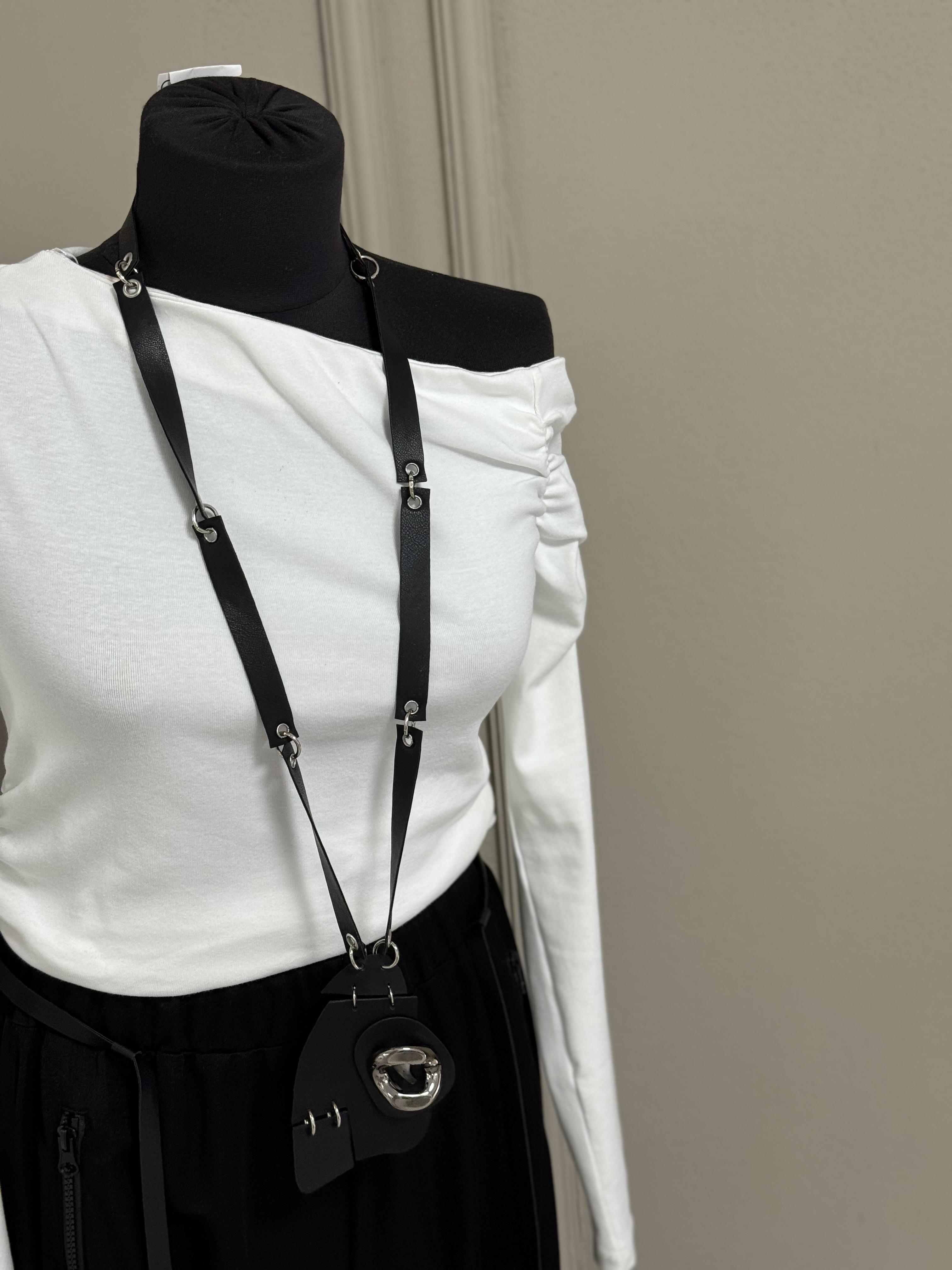 PONE SİYAH TASARIM KOLYE