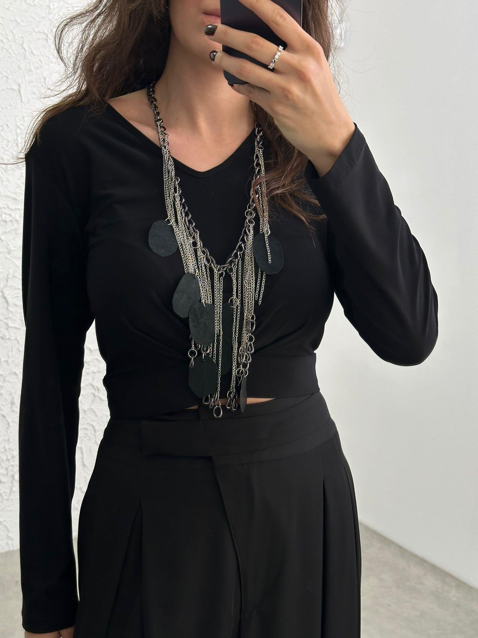 PUL SİYAH TASARIM KOLYE