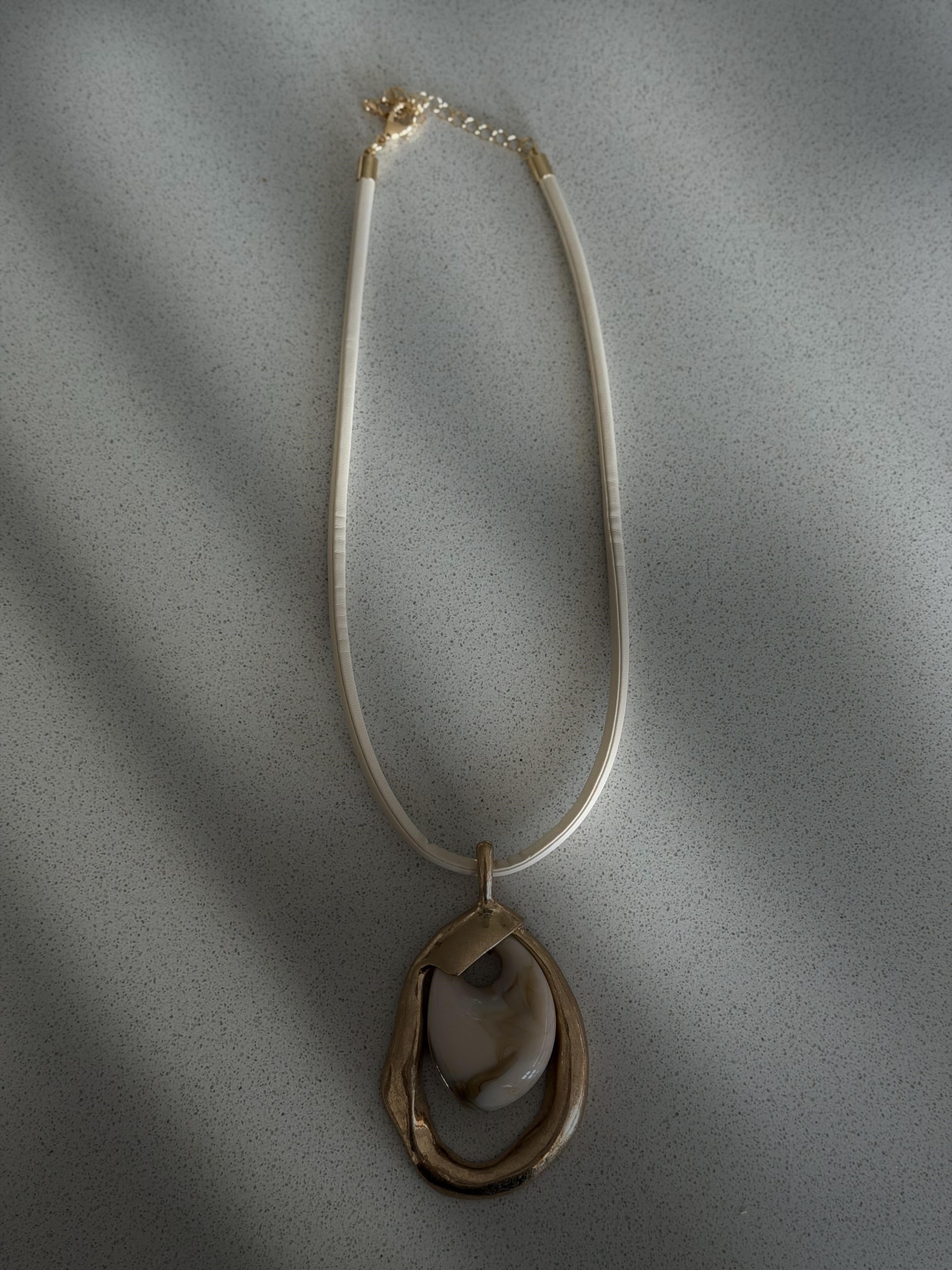 RUNO BEJ-GOLD TASARIM KOLYE