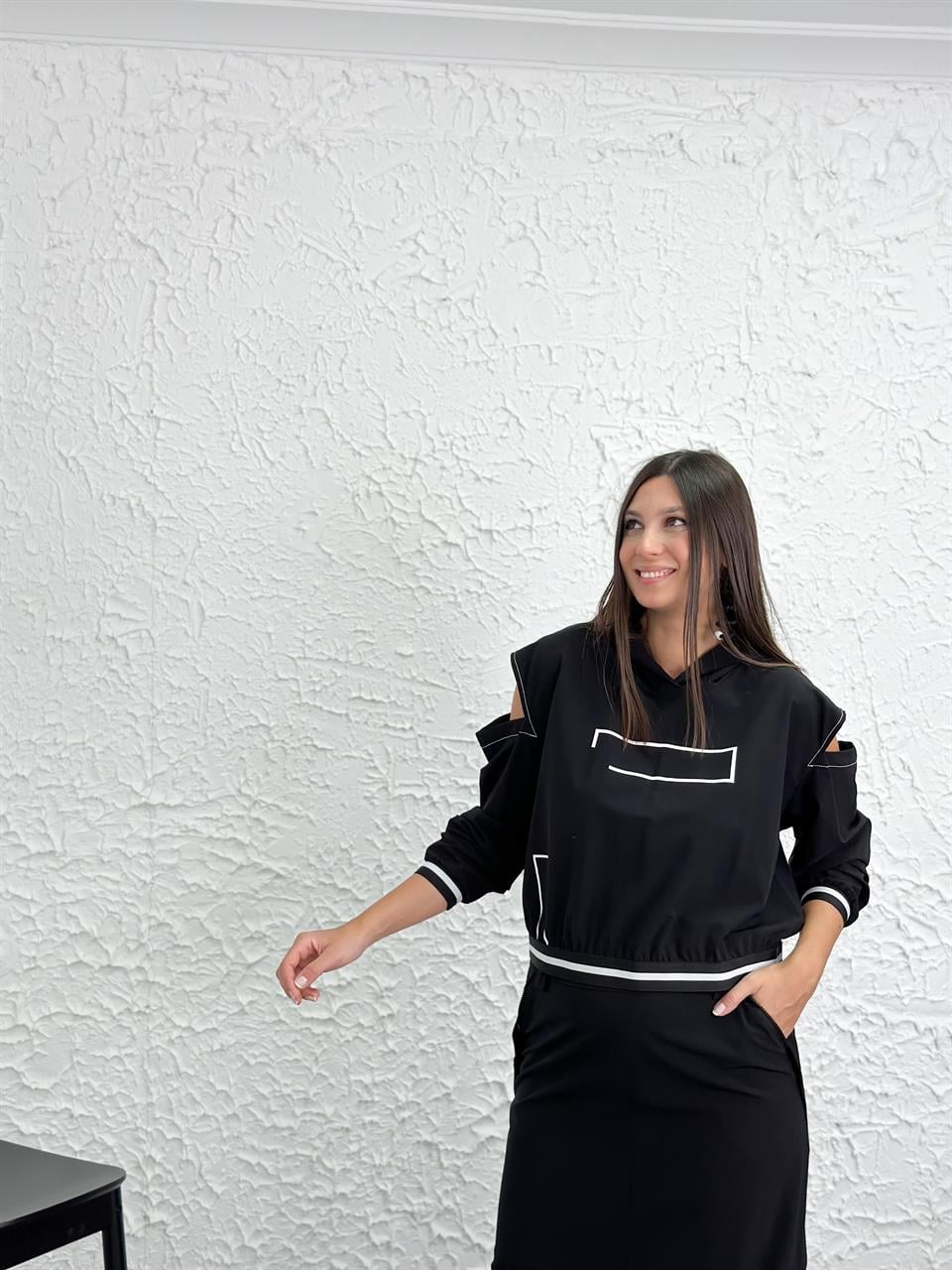 SEBA OMUZ DETAYLI SİYAH SWEATSHIRT