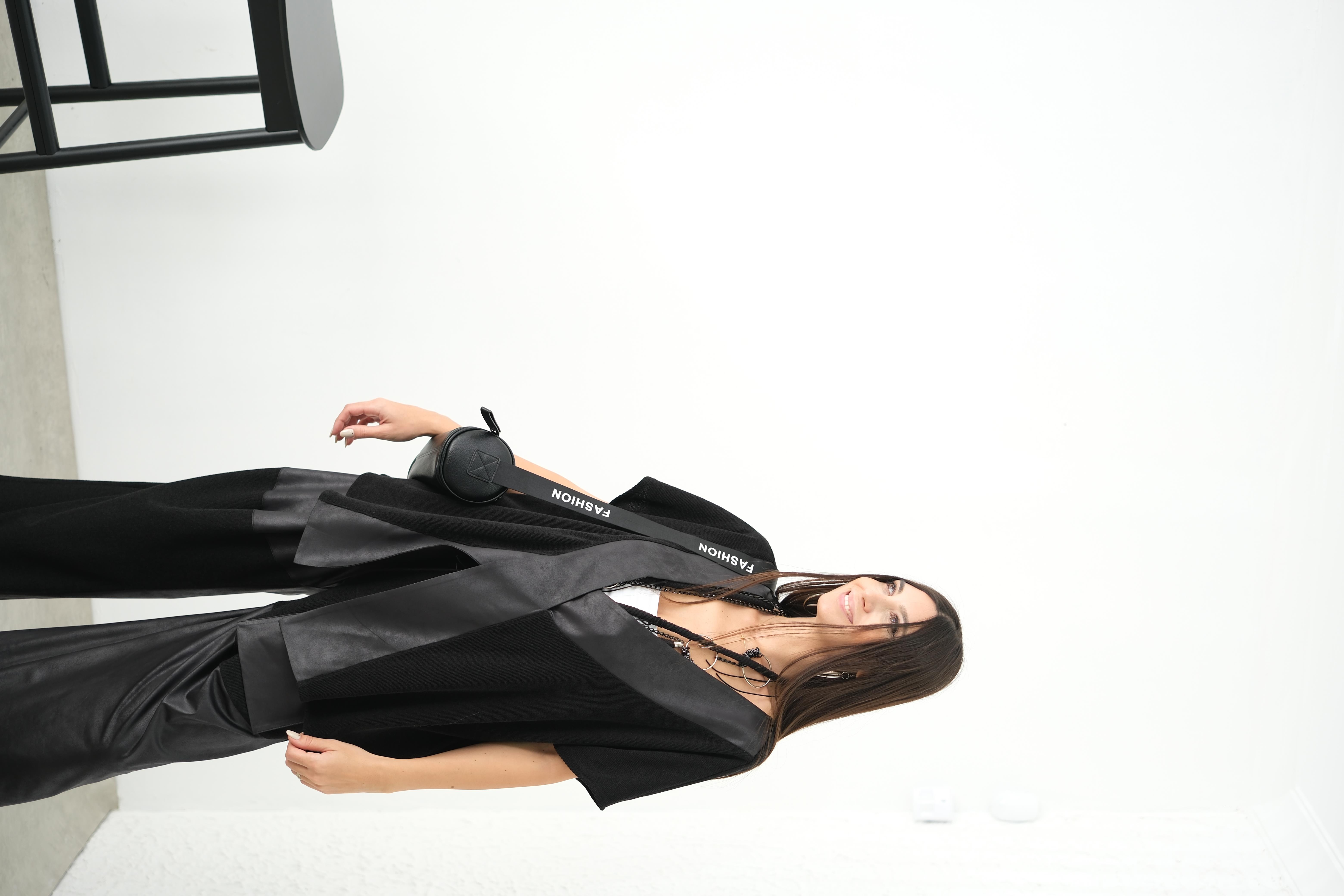 SİSTA DERİ ŞERİTLİ SİYAH BLUZ