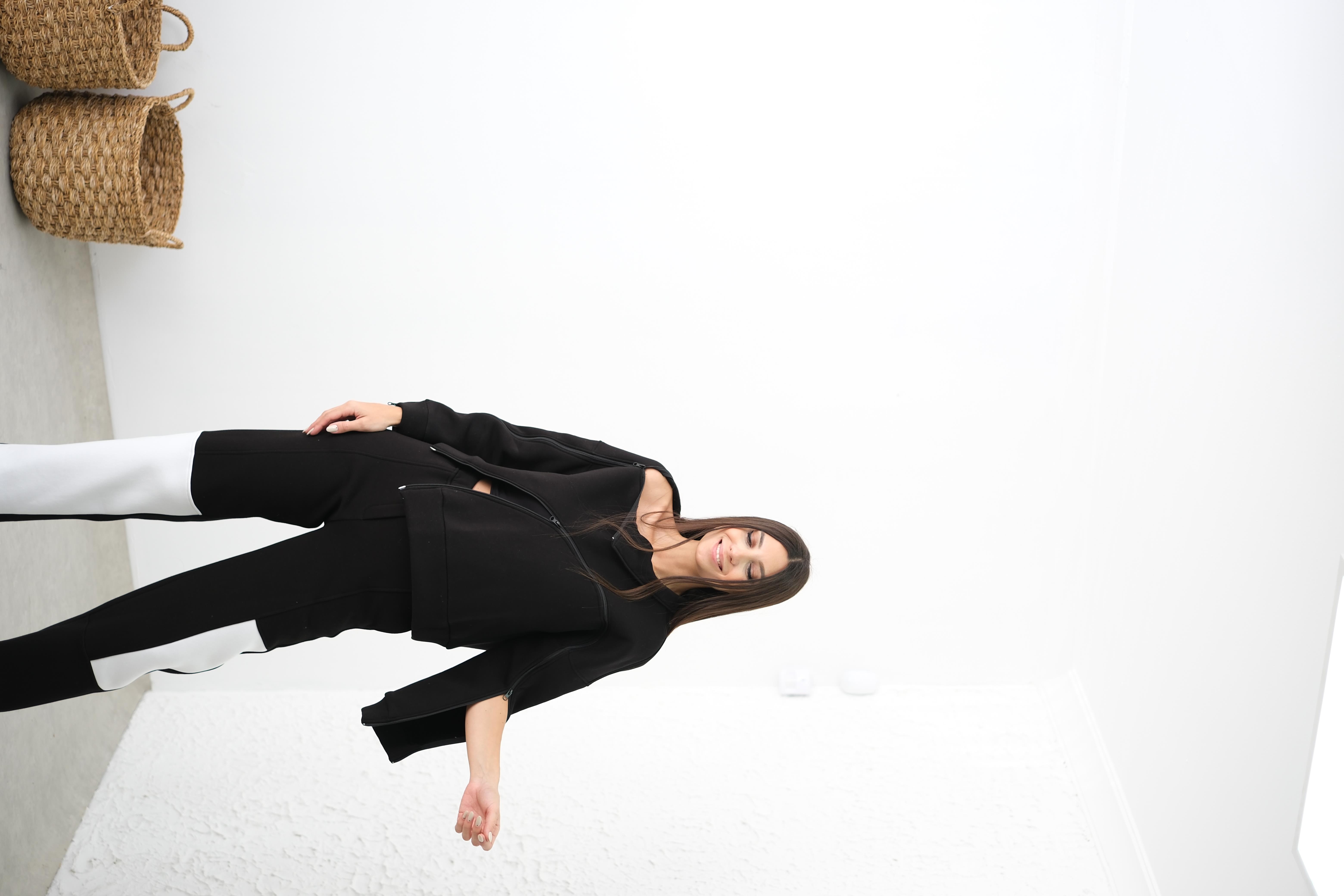 SONYA FERMUAR DETAYLI SİYAH SWEAT