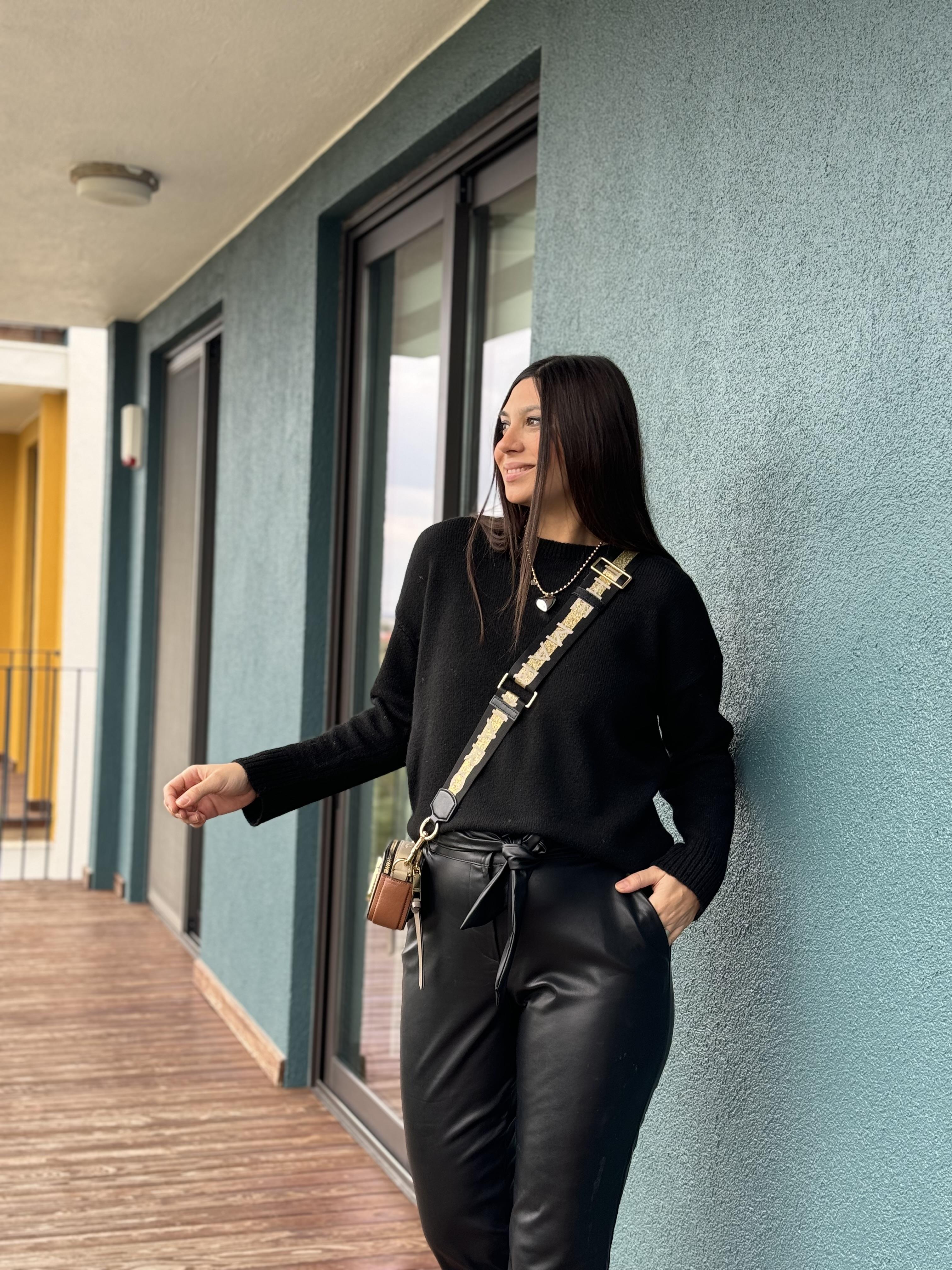 TENA SİYAH YUMOŞ KAZAK