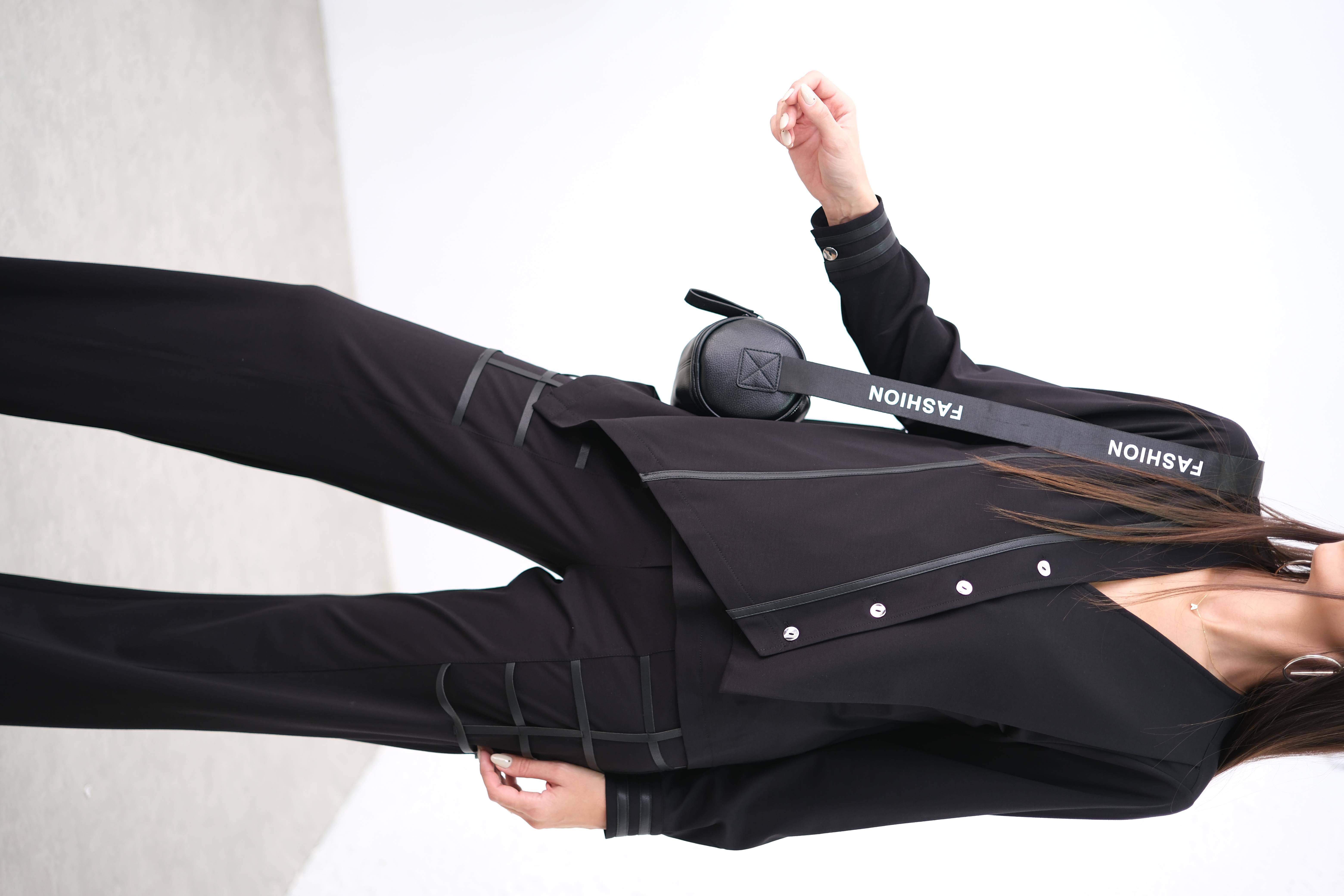 TİMO DERİ ŞERİTLİ SİYAH BLUZ