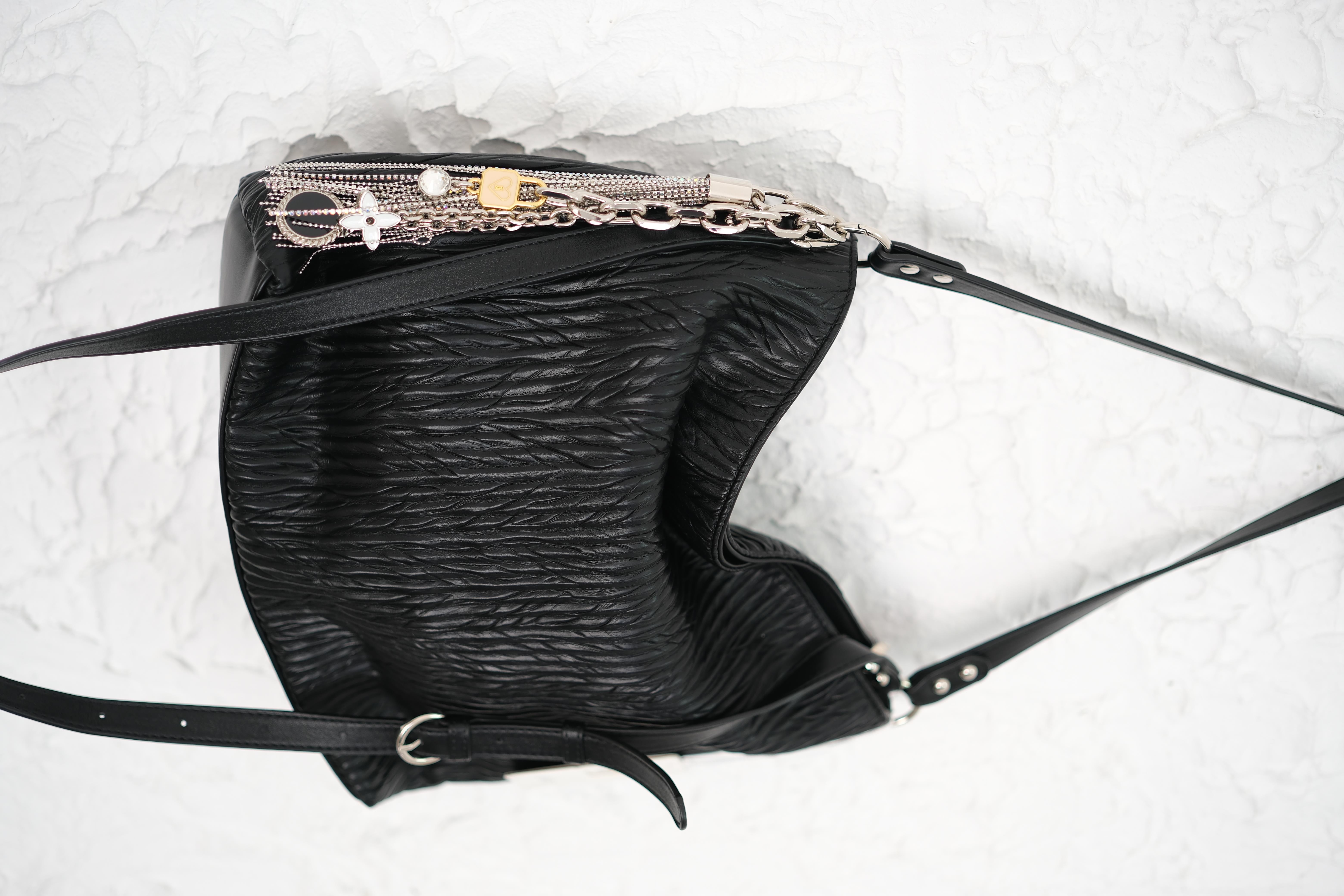 VALENCİA SİYAH CHARMLI ÇANTA