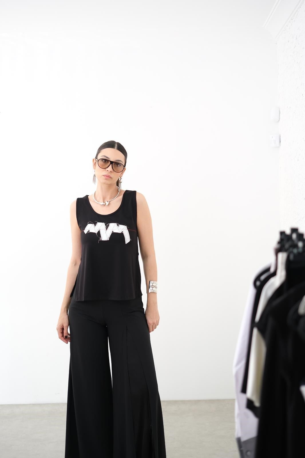 YİNA ÖN TASARIMLI SİYAH BLUZ