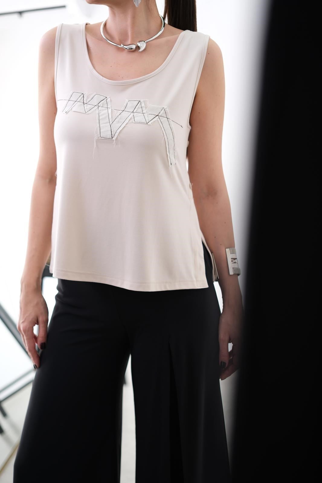 YİNA ÖN TASARIMLI TAŞ BLUZ