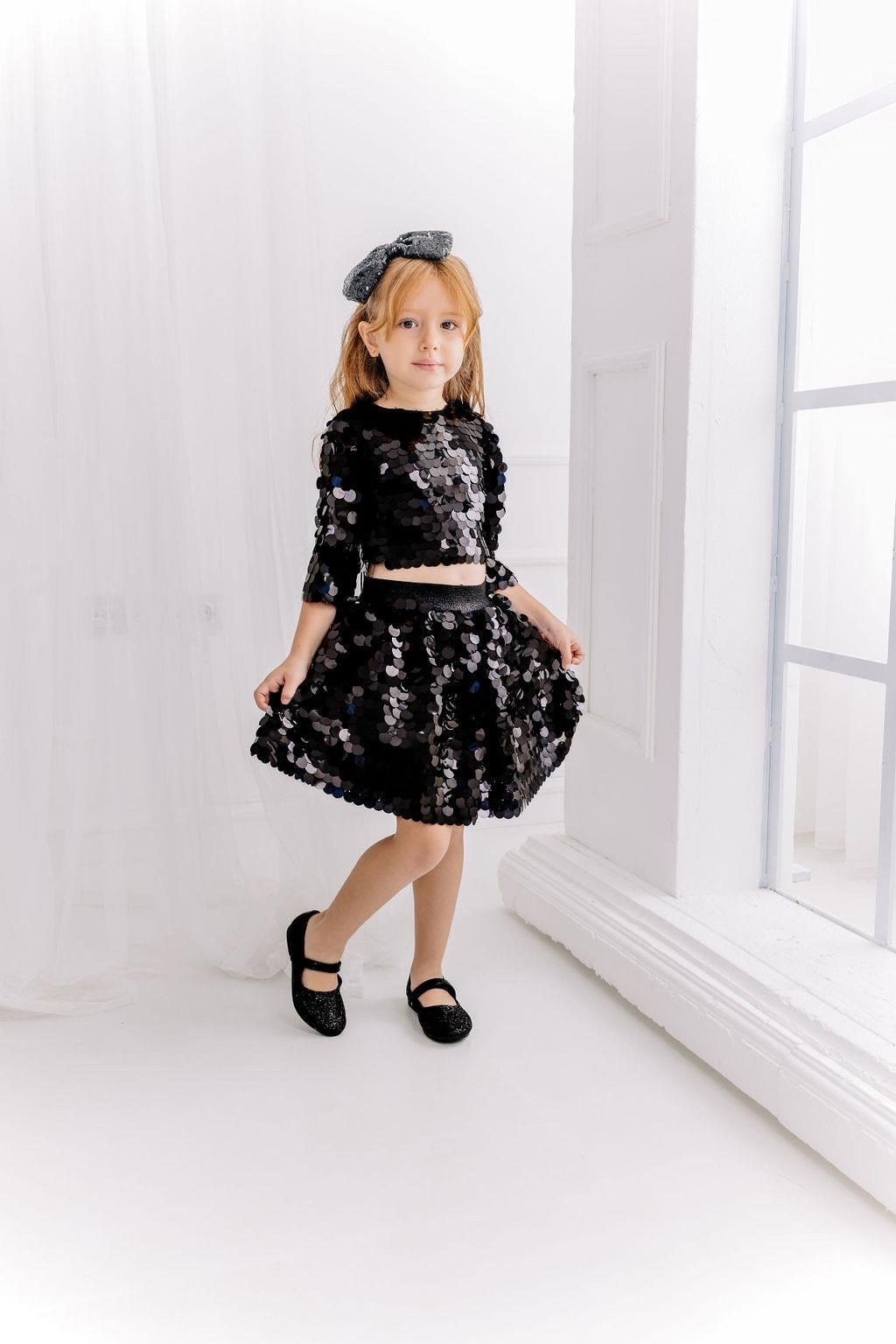 BLACK CLOUDY SKIRT AND OVERSIZE CROP