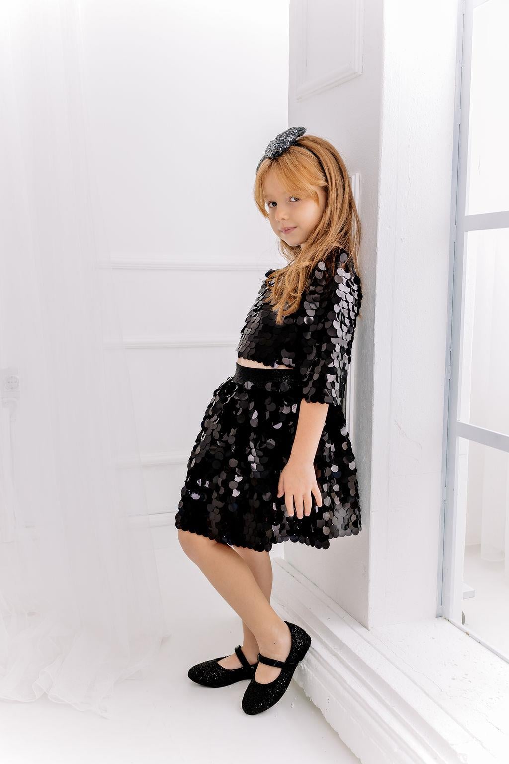 BLACK CLOUDY SKIRT AND OVERSIZE CROP
