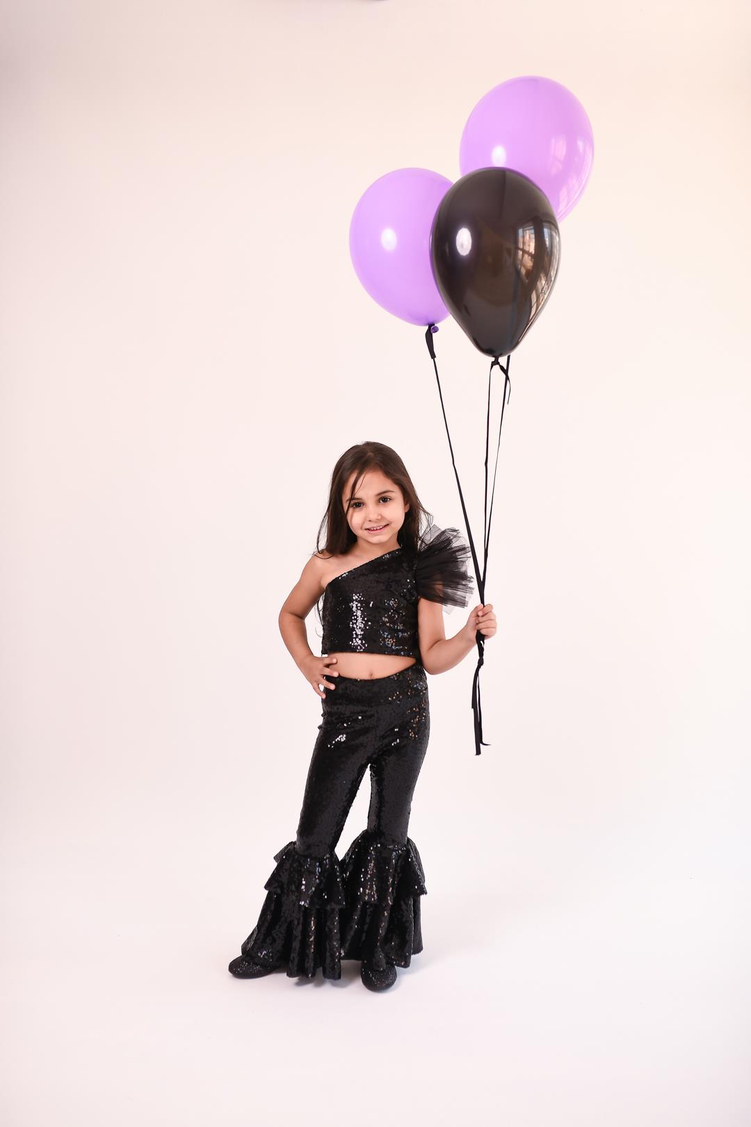 BLACK TROUSER AND ONE SHOULDER CROP