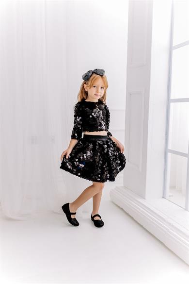 BLACK CLOUDY SKIRT AND OVERSIZE CROP