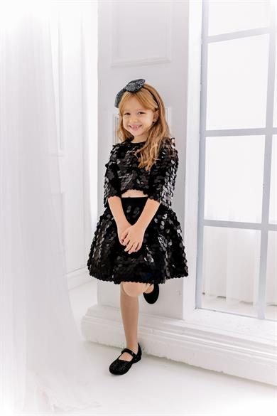 BLACK CLOUDY SKIRT AND OVERSIZE CROP