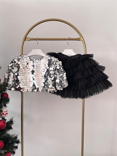 BLACK SKIRT&SILVER SQUAMA CROP