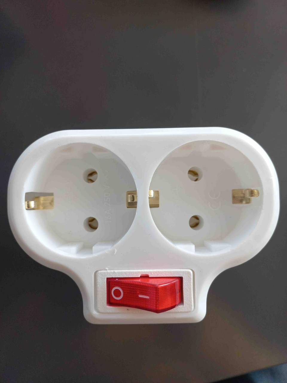 Mutlusan İkili Topraklı Fiş-Priz Anahtarlı  001170033007