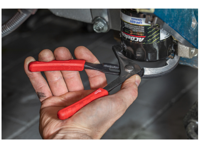 Milwaukee Pvc / Yağ Filtresi Pensesi 4932492511