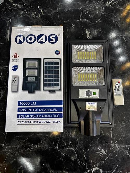 Noas 200W Sensörlü Kumandalı Solar Sokak Armatürü YL73-0200-S