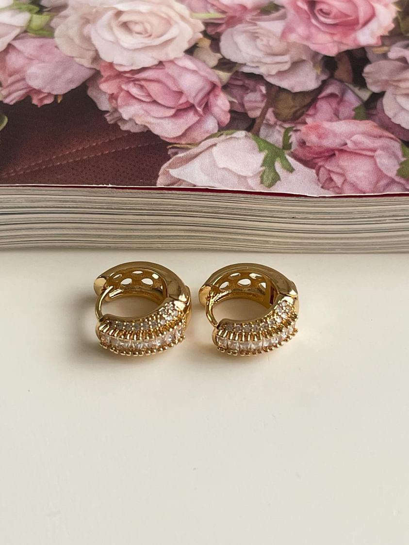 Çelik Gold Beyaz Baget Taşlı Luna Küpe (1.30 Cm)