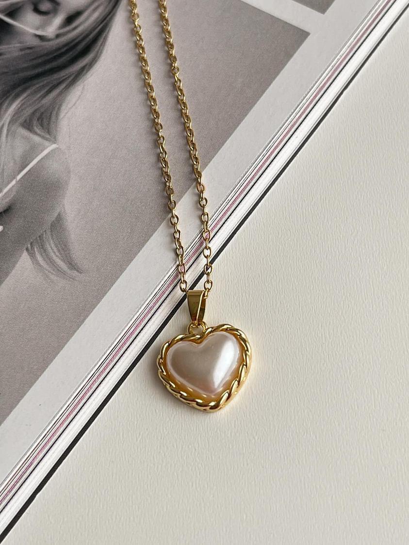Çelik Gold Beyaz Sedefli Kalpli Kolye (45 Cm)