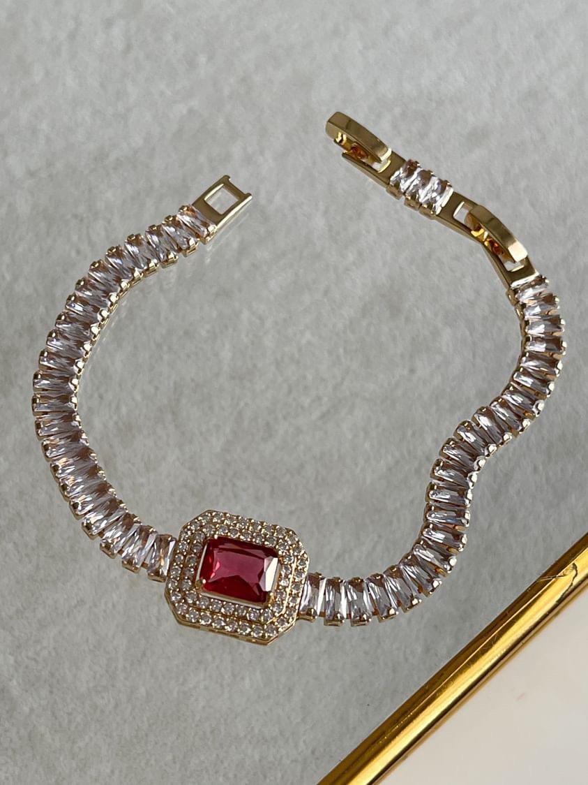 Çelik Gold Renk Baget Valeria Kırmızı Taşlı Bileklik (19 Cm)