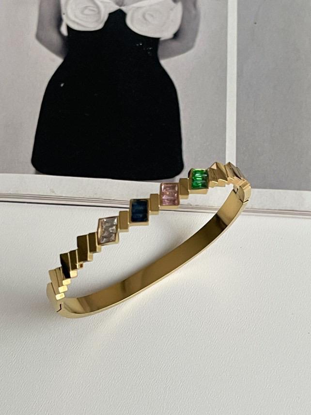 Çelik Gold Renkli Baget Taşlı Kelepçe Bileklik 