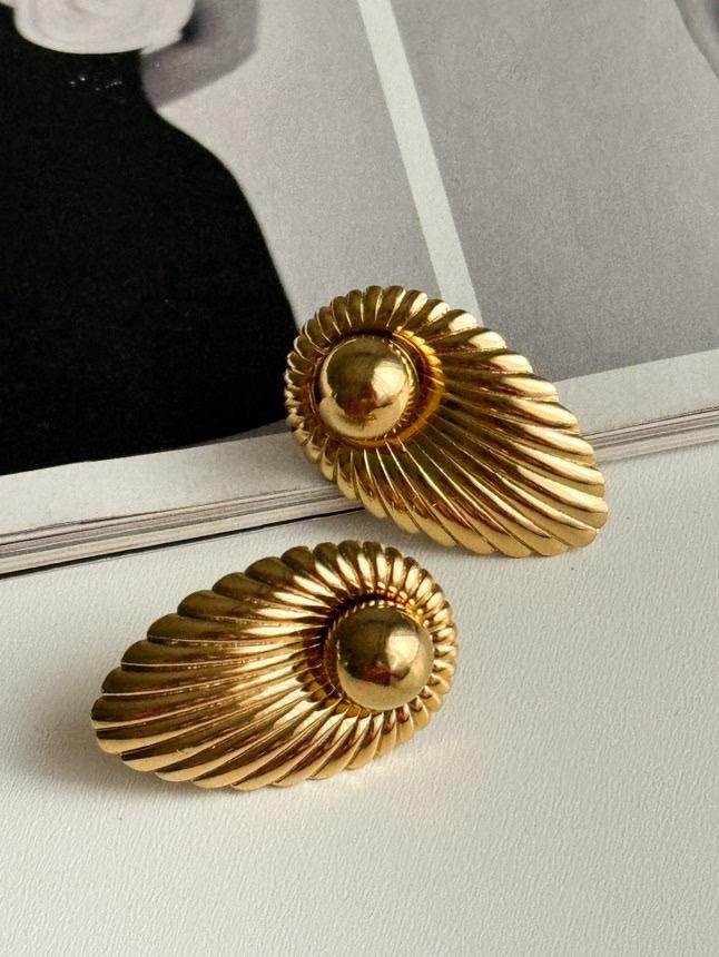 Çelik Gold Vintage Topçuklu Küpe (3.20 Cm)