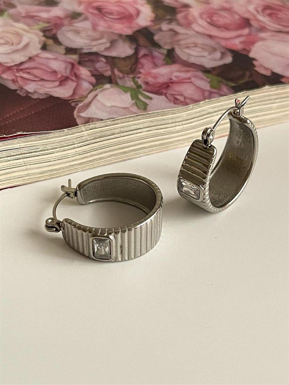 Çelik Gümüş Renk Baget Taşlı Luna Küpe (2.30 Cm)