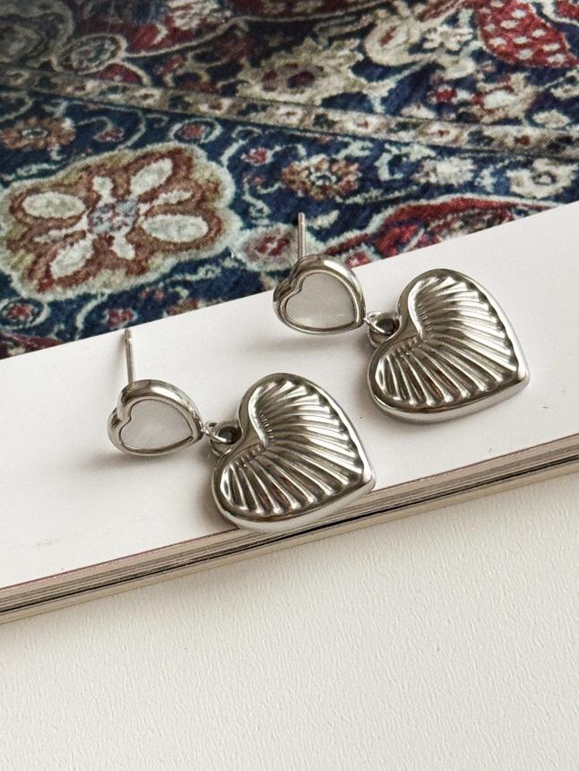Çelik Gümüş Renk Beyaz Sedefli Kalp Küpe (2.5 Cm)