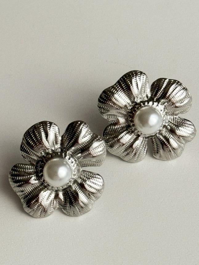 Çelik Gümüş Renk İncili Çiçek Küpe (2 Cm)
