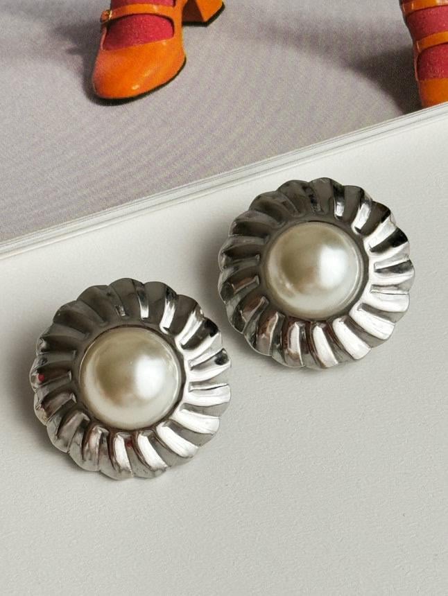 Çelik Gümüş Renk İncili Delik Gerektirmeyen Klipsli Küpe (2 Cm)